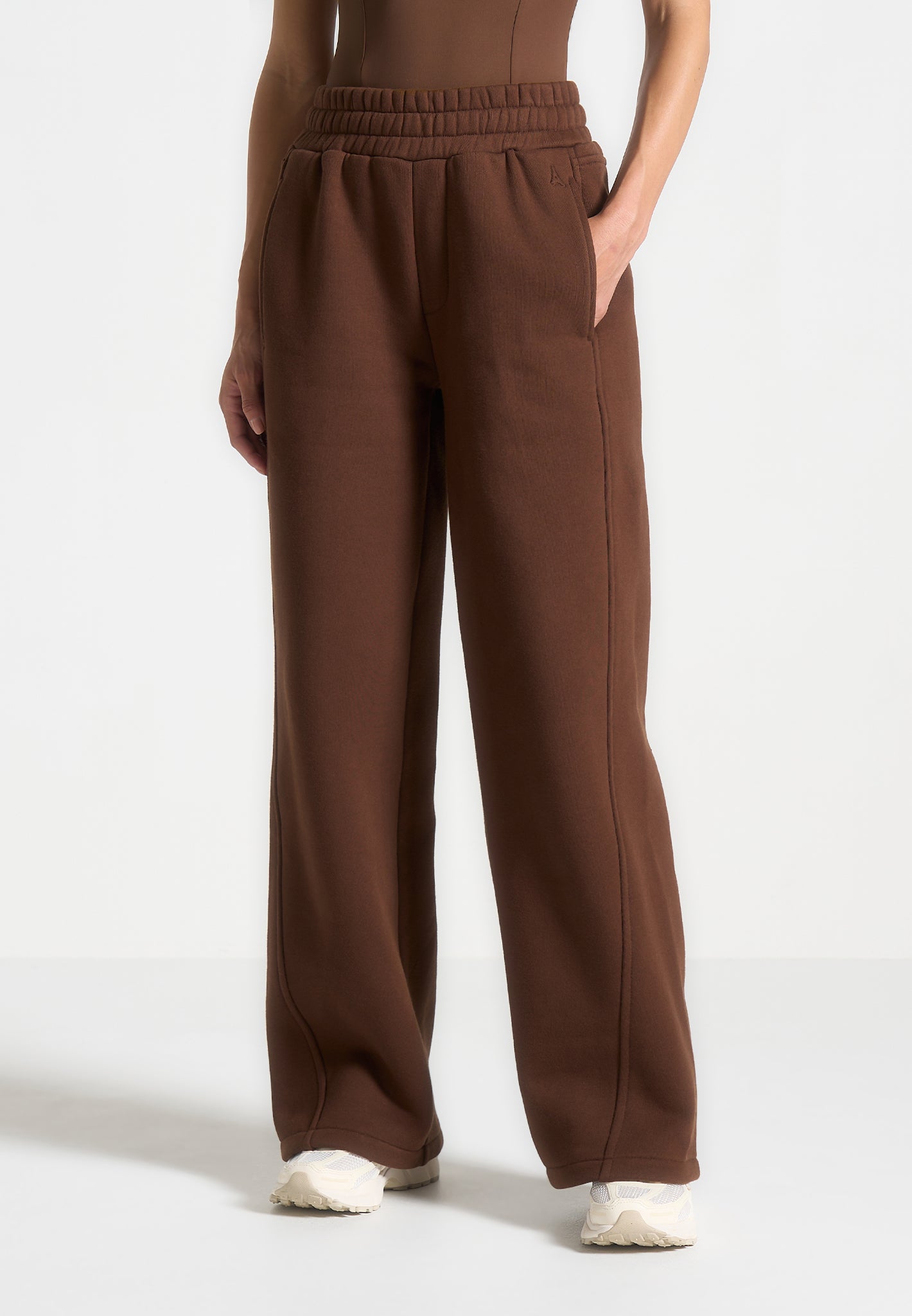 eternelle-relaxed-joggers-brown