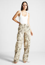 high-waisted-camo-cargo-pants-beige