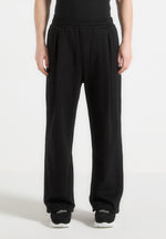 Éternel Box Pleated Relaxed Jogger - Black