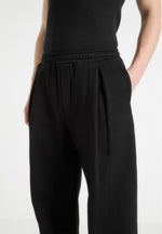 Éternel Box Pleated Relaxed Jogger - Black