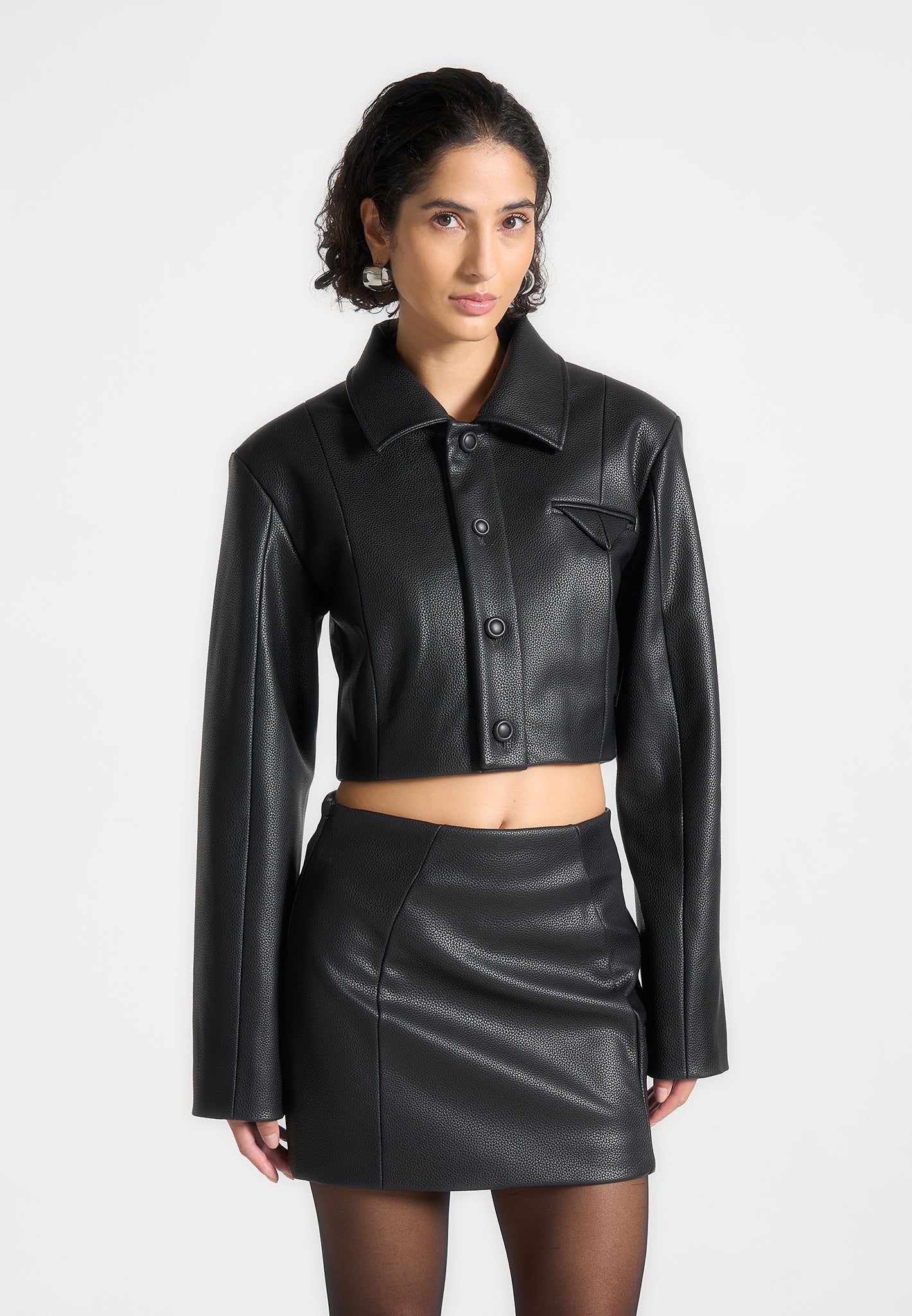 wide-shoulder-pebbled-leather-jacket-black