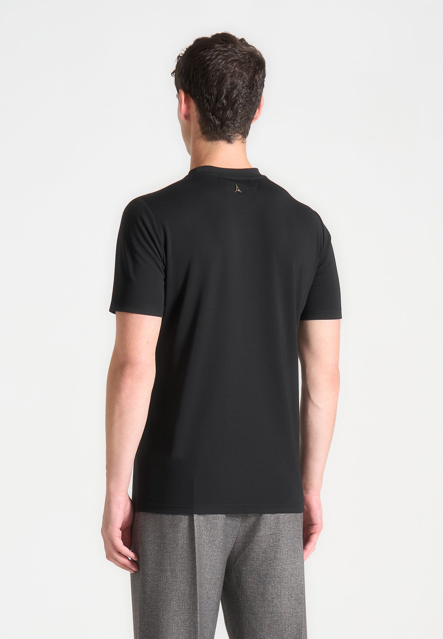 Éternel Fitted Luxe T-Shirt - Black