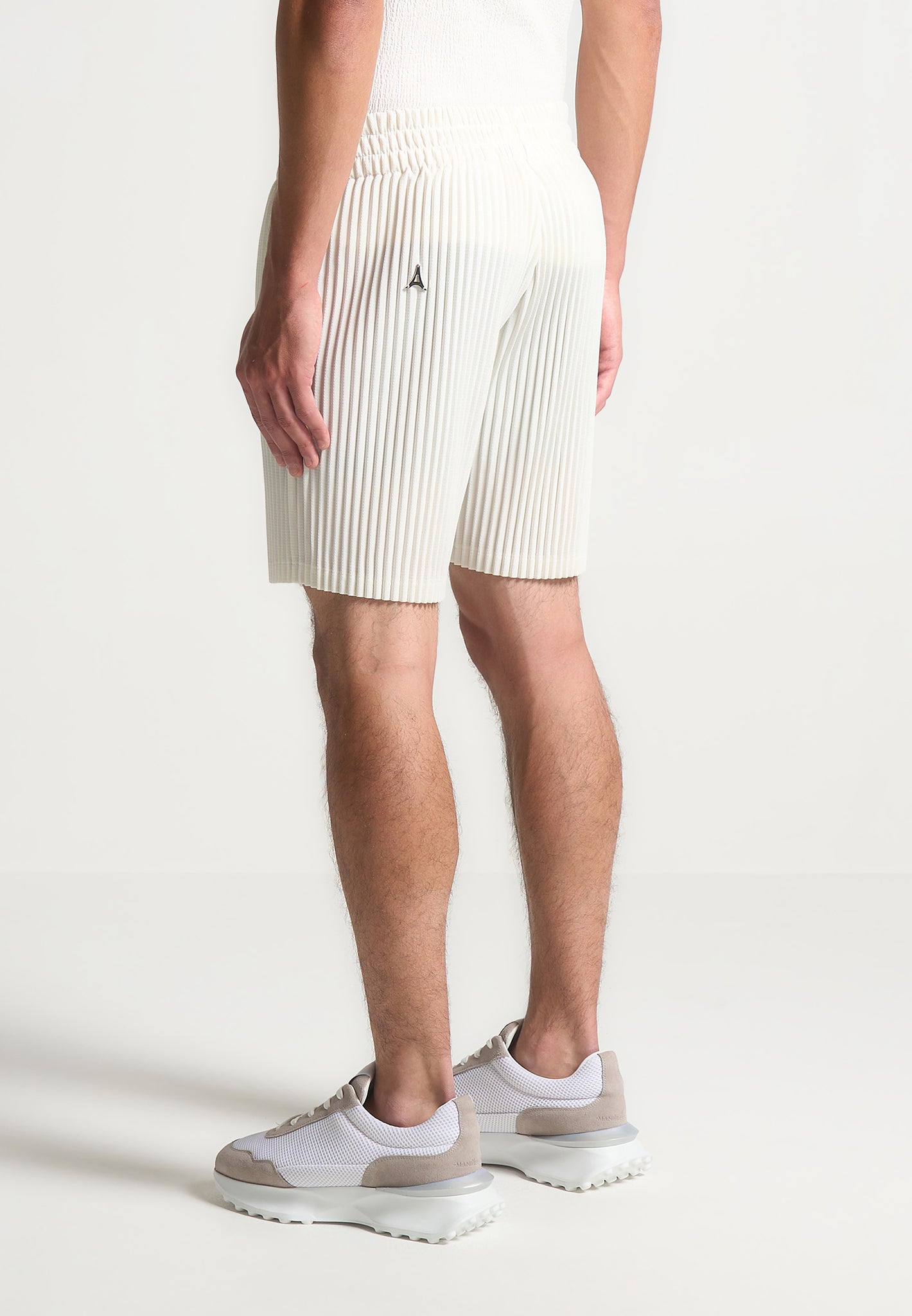 pleated-shorts-off-white