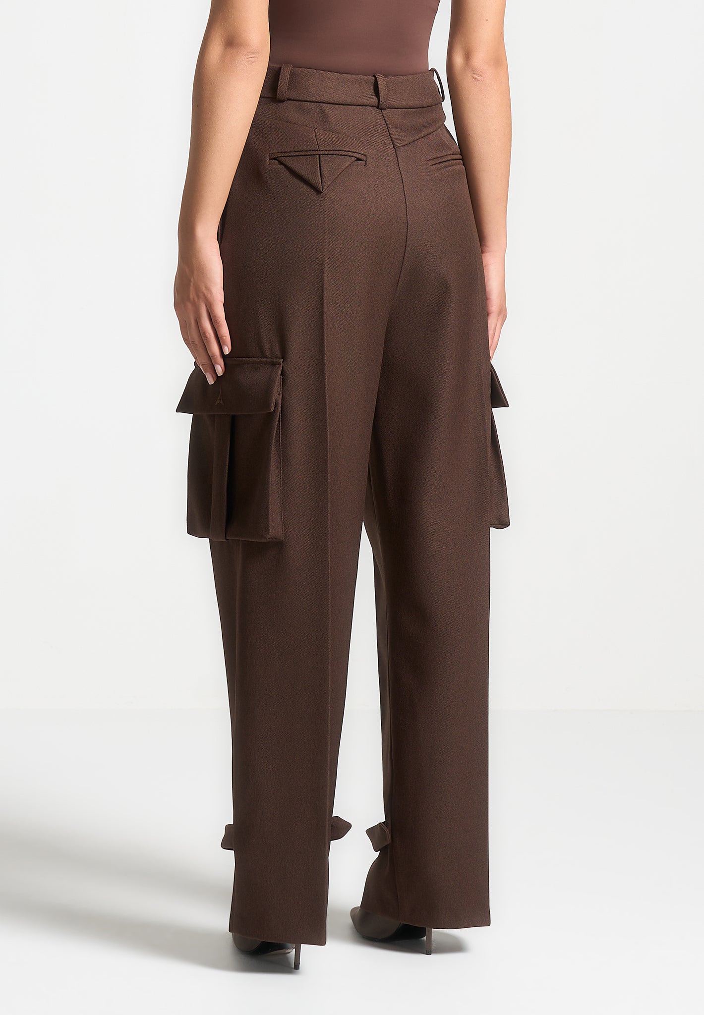 tailored-pleated-cargo-trousers-brown